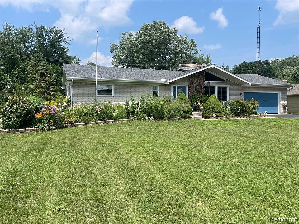 1st image of 3020 S Custer Rd