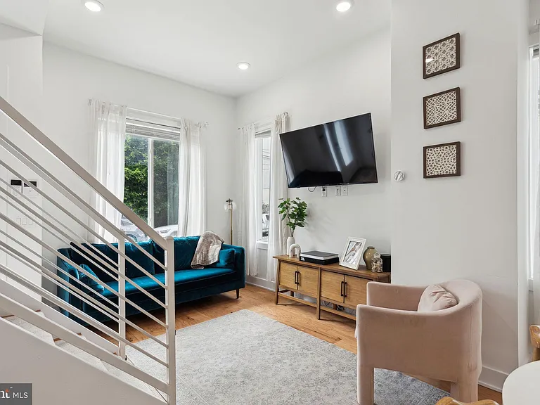 2224 Amber St #4 — Photo 10