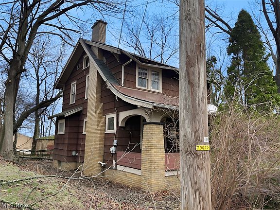 3rd image of 1525 14th St NE