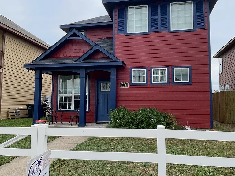 904 Eagle Ave — Photo 2