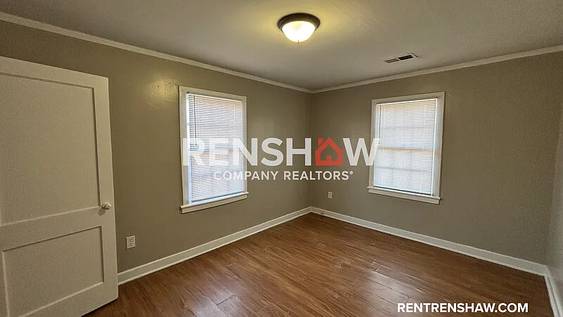 2 bed, 1.0 bath, 945 sqft, $895 — Photo 2