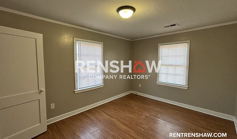 1840 Hartland St — Photo 2