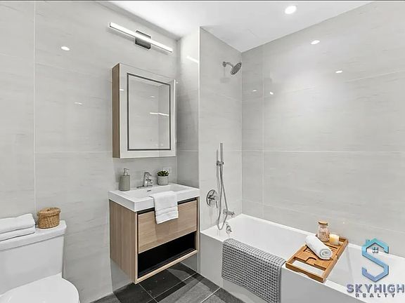 5th image of 21 Linden Blvd #3R