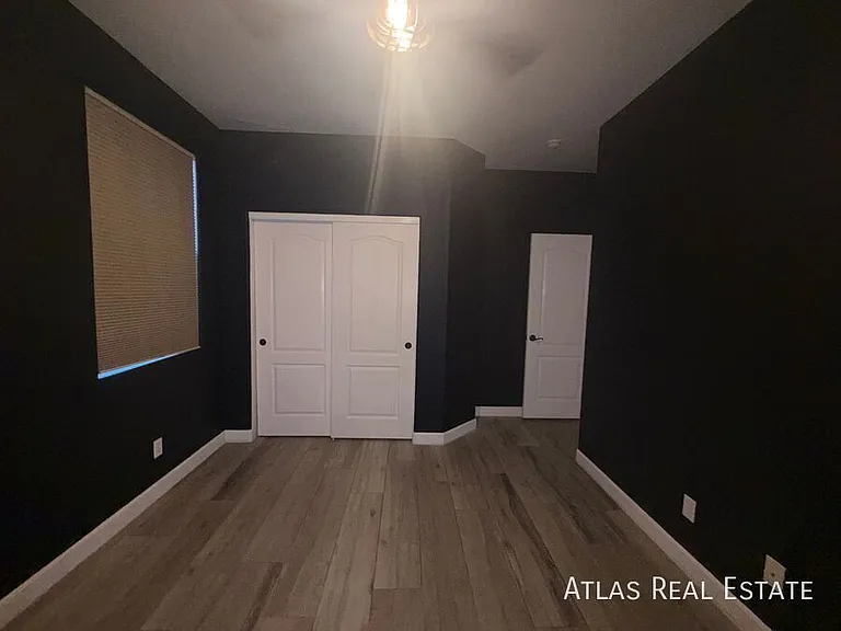 17044 W Bristol Ln — Photo 10