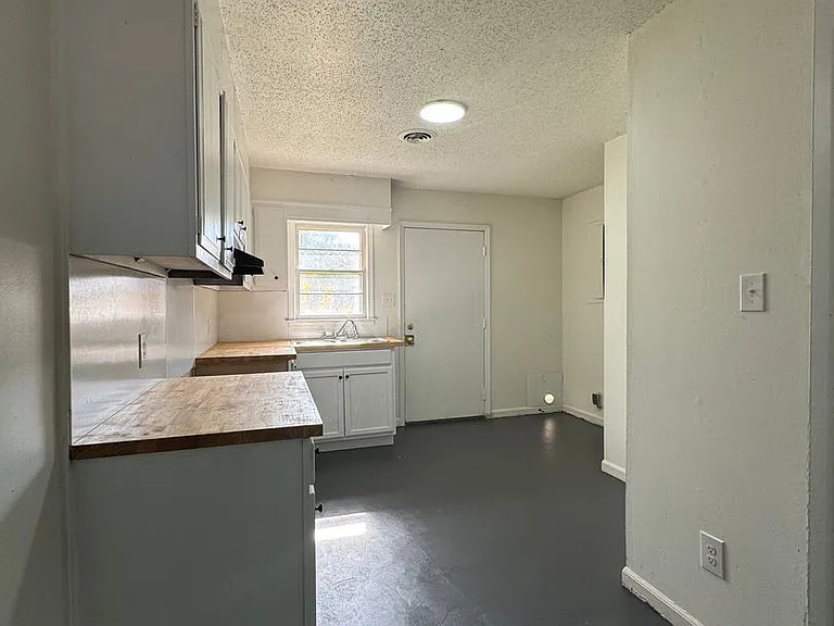 818 Taggart Ave #F — Photo 6