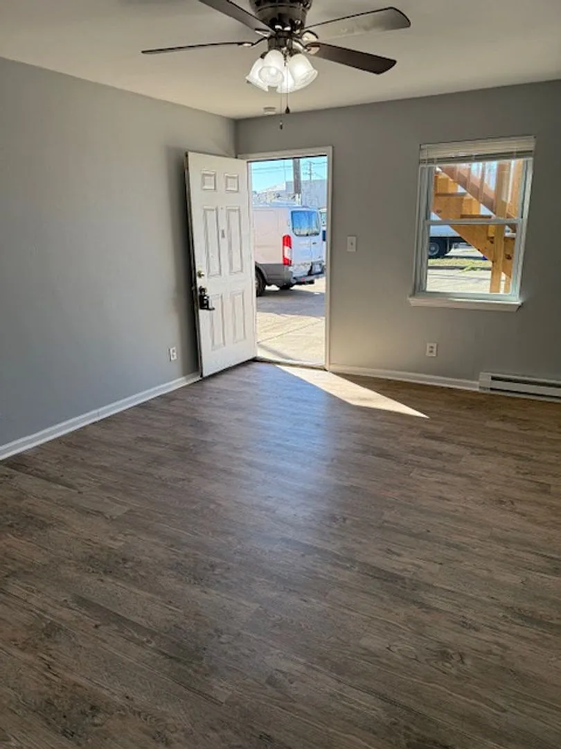Spacious 2-Bedroom, 1-Bath Unit in Central Norfolk — Photo 4