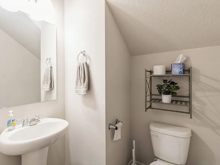 3220 NW Greenwood St — Photo 13