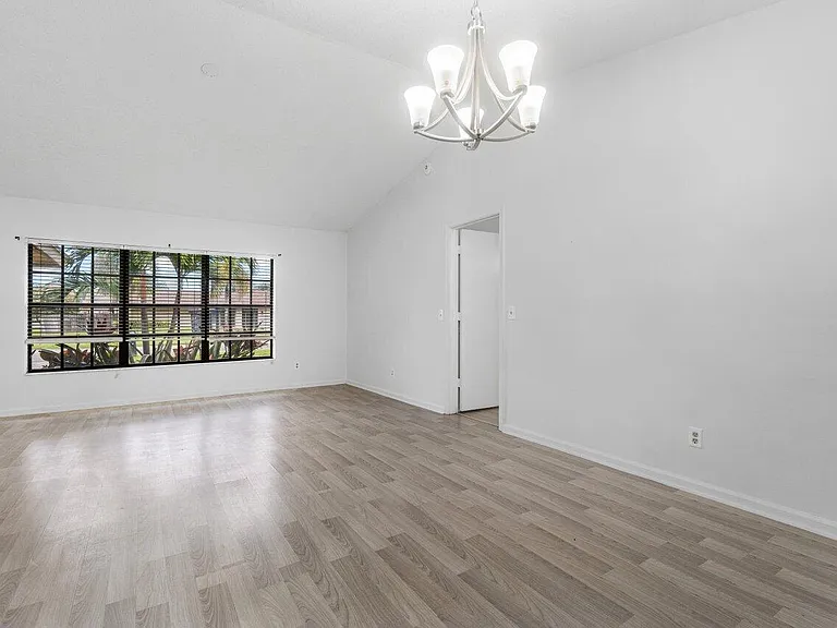 190 Parkwood Dr — Photo 9