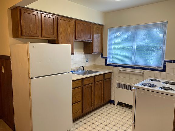 4th image of 3921 Saint James Ave APT 1
