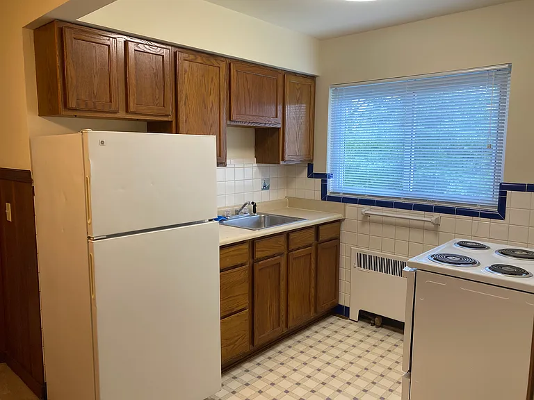 3921 Saint James Ave #1 — Photo 3