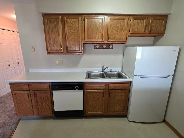 2805 Thomas Dr — Photo 7