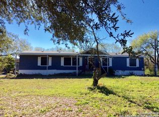 7424 Fm 327, Elmendorf, TX 78112