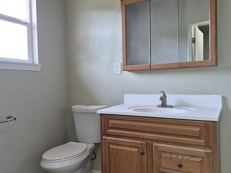 627 NE Forest Ln — Photo 15