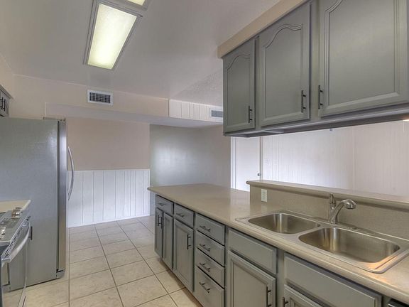 3rd image of 2126 E Stanford Dr