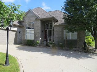 248 Moncrief Dr, Valparaiso, IN 46385