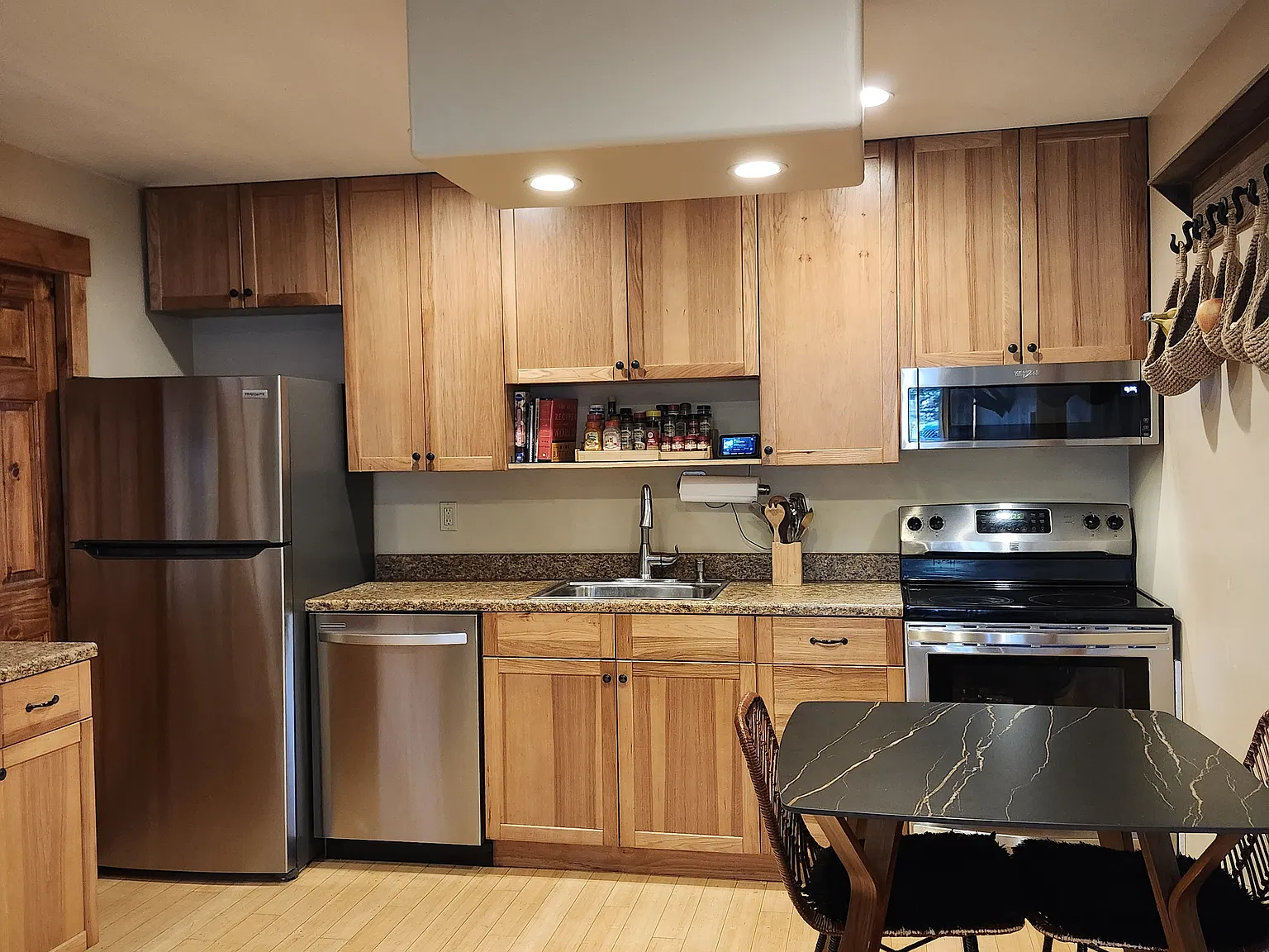 1 bed, 565 sqft, $2,250 — Photo 2