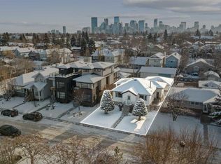 811 N 19th Ave NW, Calgary, AB T2M 0Z4