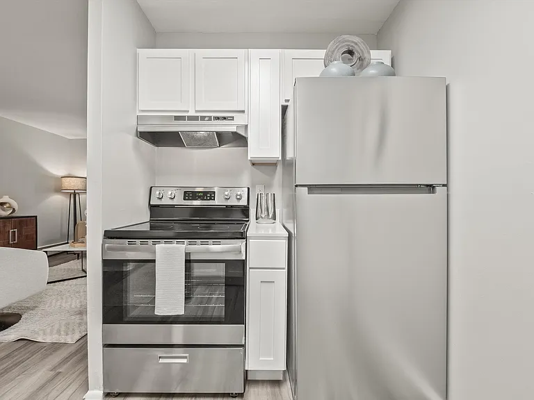 Huntington House Apartments — Photo 11
