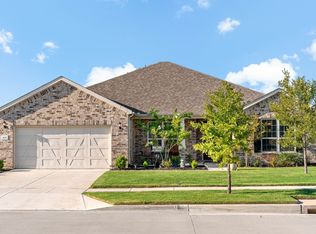 905 Old Glory Dr, Aubrey, TX 76227