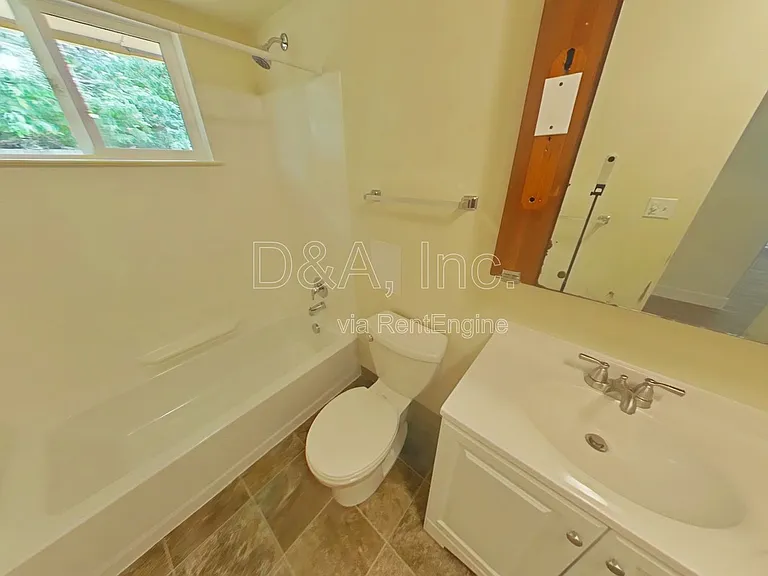 2520 NW Tyler Ave — Photo 7