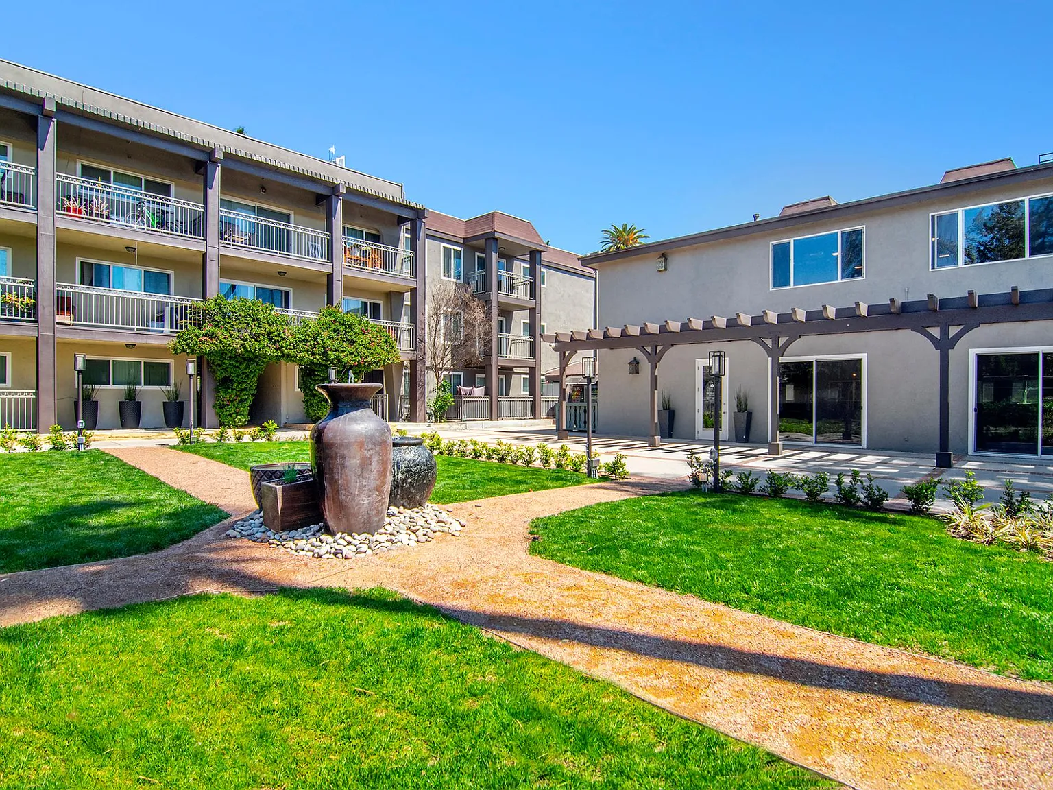 Olive Tree Apartments — Photo 2
