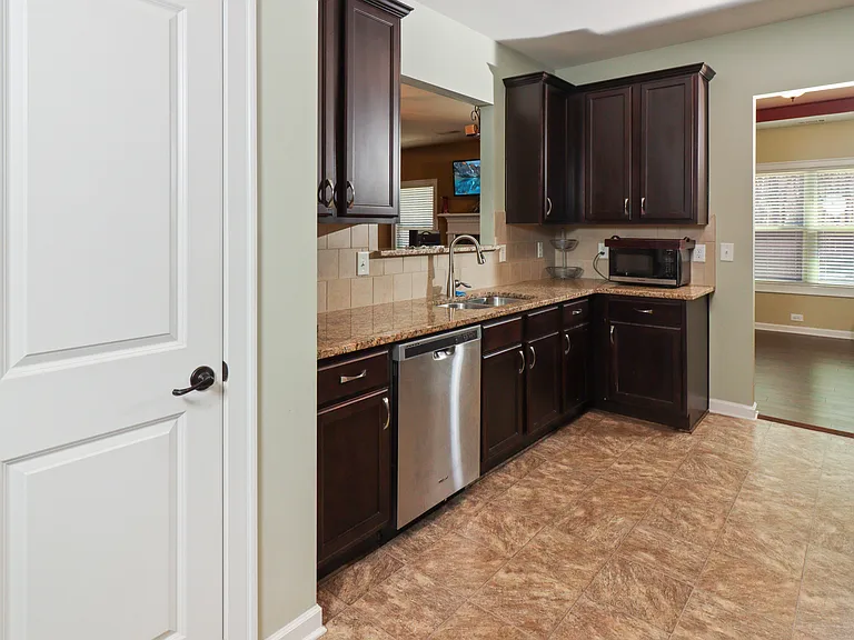 4010 Lake Manor Way — Photo 20