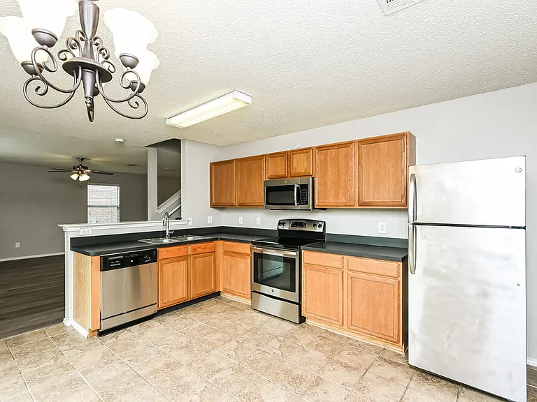 949 Canary Dr — Photo 7