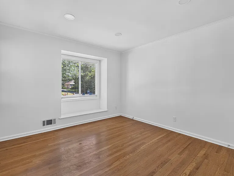 2313 W 71st St — Photo 18