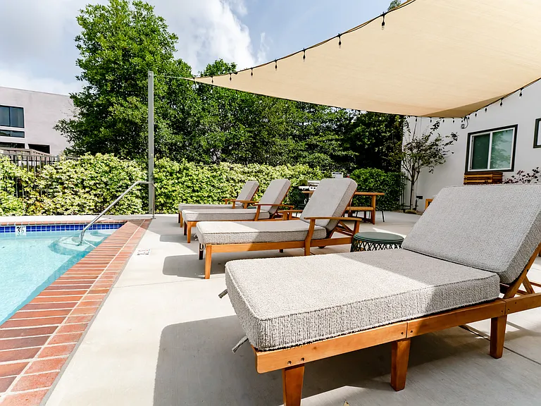 1319 Havenhurst Dr #12 — Photo 15