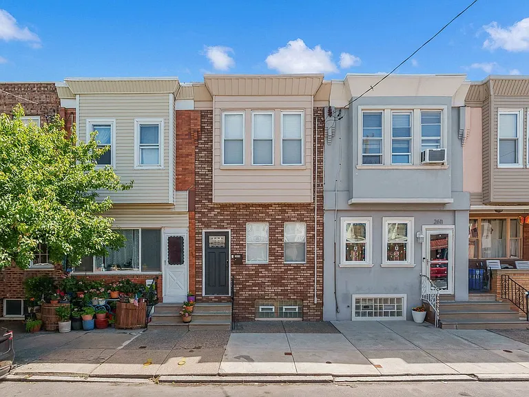 2609 E Ontario St — Photo 1