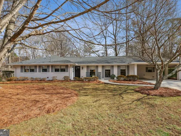 2077 Luray Ct, Dunwoody, GA 30338