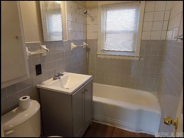 1320 Adams St — Photo 6