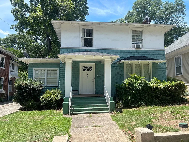 915 Laurens St — Photo 1