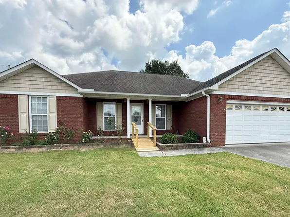 302 Twin Oaks Dr NW, Hartselle, AL 35640