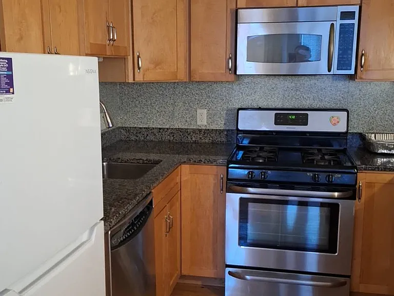 4048 Washington St #5 — Photo 5