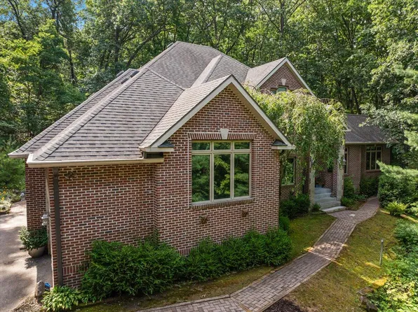 5797 Wildwood Dr, Bridgman, MI 49106