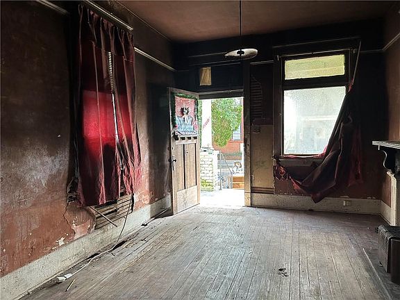 5th image of 810-12 Austerlitz St