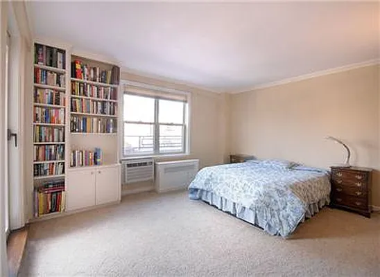 Sold by Warburg | media 8