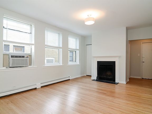 4th image of 626 W Waveland Ave APT 4C
