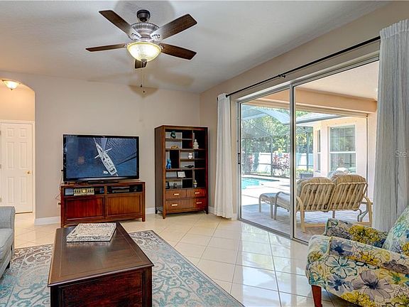 4th image of 908 Earlham Dr