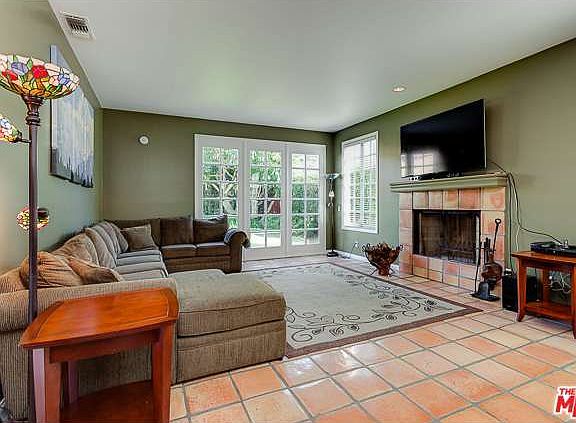 4th image of 11056 Braddock Dr