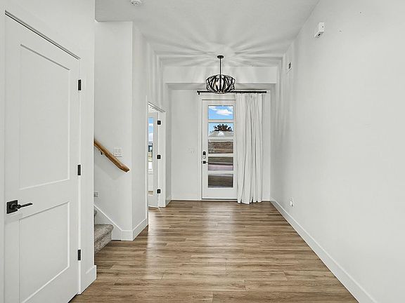 4th image of 611 Boham Ct