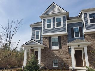 4923 Treeside Ln, Troy, MI 48098