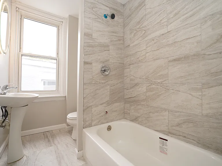 407 S Claymont St — Photo 5