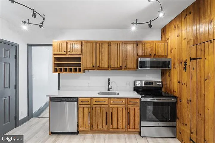 819 S 2nd St #1 — Photo 6