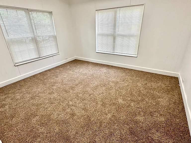 43 Townsend Ave — Photo 15