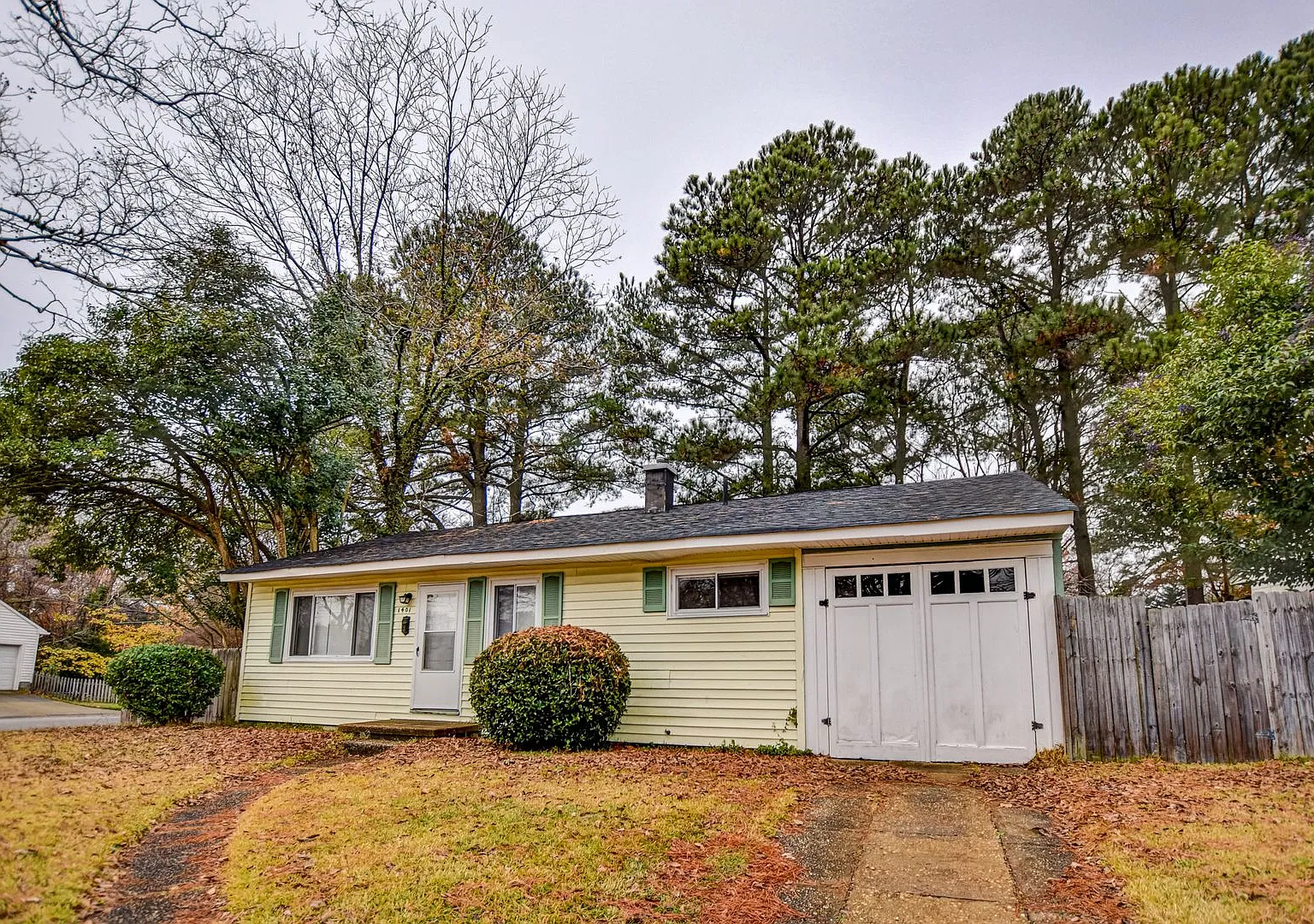 1401 River Oaks Drive — Photo 2