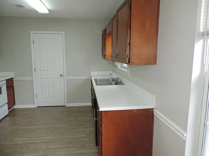 3881 Crest Dr — Photo 13