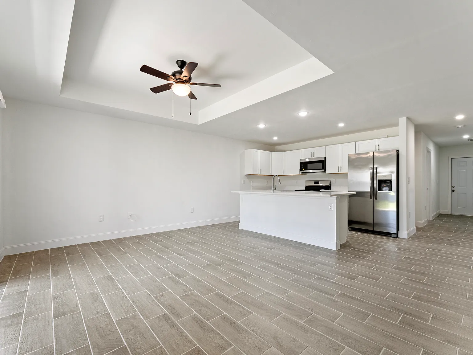 3 bed, 1200 sqft, $1,900 — Photo 4
