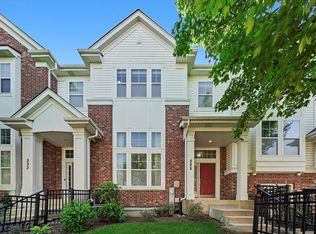525 Plaza Pl, Aurora, IL 60504